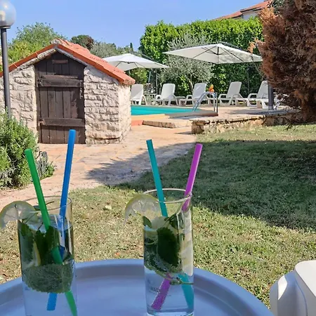 Kompleks wypoczynkowy Poolside Compact Family Lea *