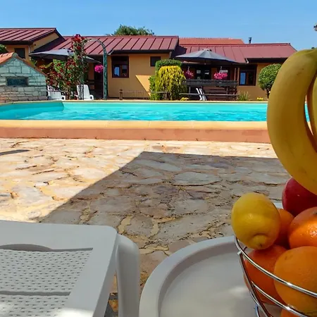 Kompleks wypoczynkowy Poolside Compact Family Lea