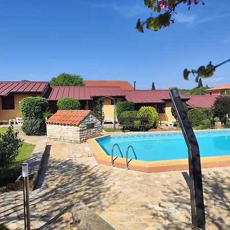 Poolside Compact Family Lea Rovinjsko Selo