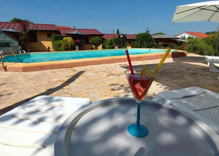 Poolside Compact Family Lea Village de vacances *