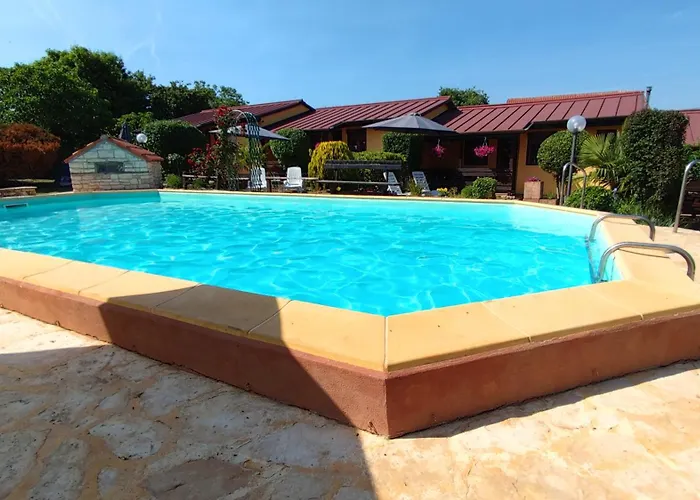 Poolside Compact Family Lea Village de vacances