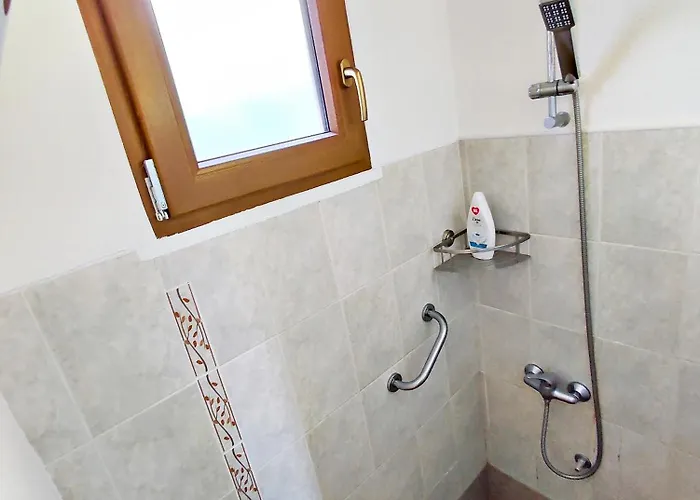 Poolside Compact Family Lea