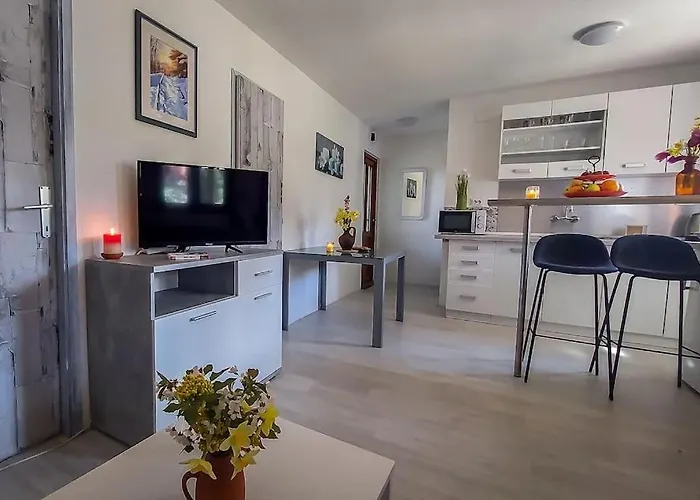 Poolside Compact Family Lea Village de vacances