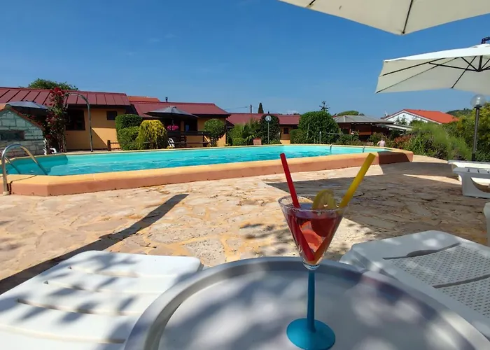 Poolside Compact Family Lea Village de vacances