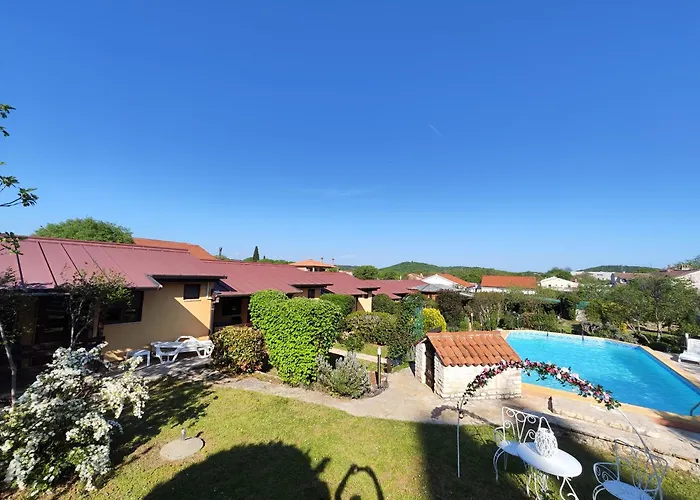 Village de vacances Poolside Compact Family Lea *