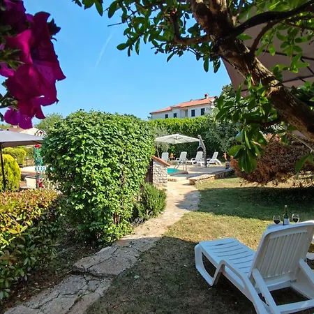 Holiday park Poolside Compact Family Lea