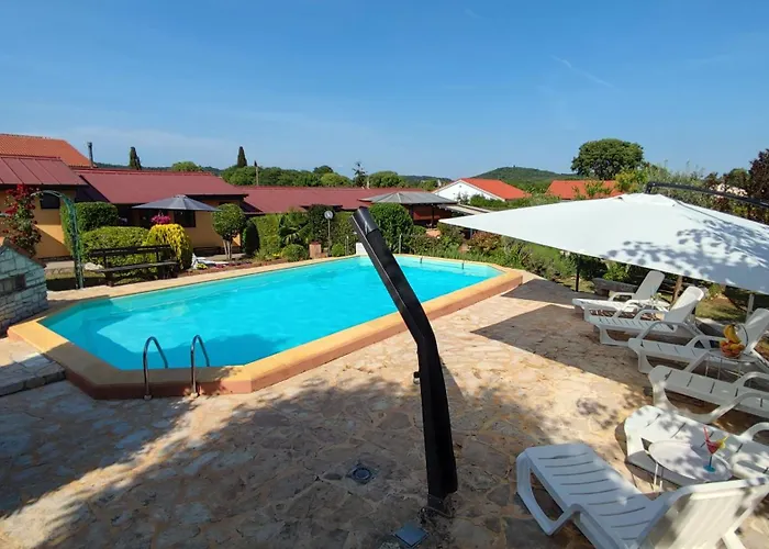 Πάρκο διακοπών Poolside Compact Family Lea *