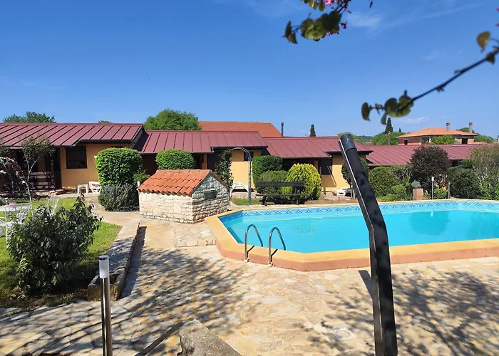 Poolside Compact Family Lea Rovinjsko Selo